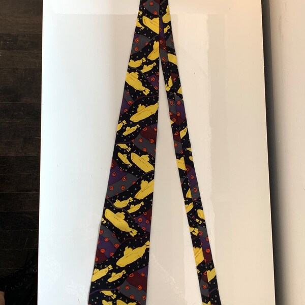 YELLOW SUBMARINE , Necktie, Silk Tie, Beatlesmemorabilia, 2970s , 4in wide, 55 in long, great condition