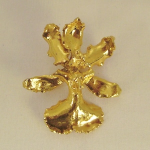 BROOCH  ORCHID, Orchid Flower, goldtone  Decorative vintage, as pendant and pin,  app 1 3/4 x 1 1/2 in, great condition