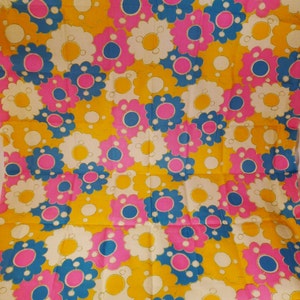 Vintage YARDAGE POP Art Flowers Cotton Chintz  Design 114 x 45  inches