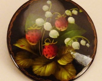 LAQUER RUSSIAN BROCHE Handcrafted Stawsberries Decorative vintage app 2 in diam