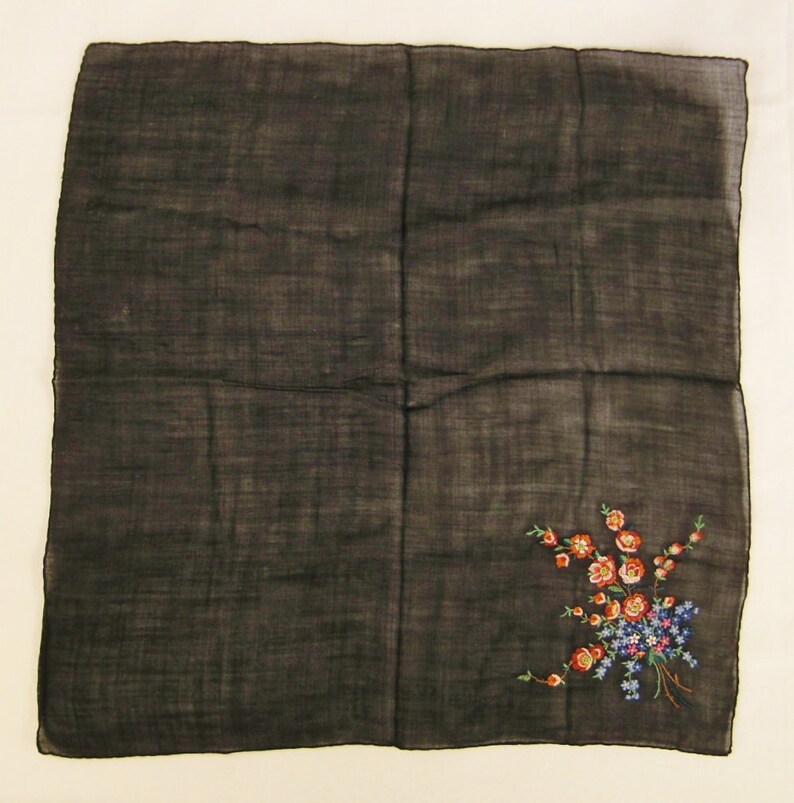 EMBROIDERED HANKIE,Forget me not blue great condition red pink blossoms,app 13 x 13 in