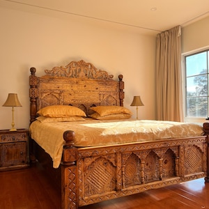 Conjunto de muebles artesanales a medida: cama tallada a mano, estructura de cama, mesitas de noche (paquete completo).