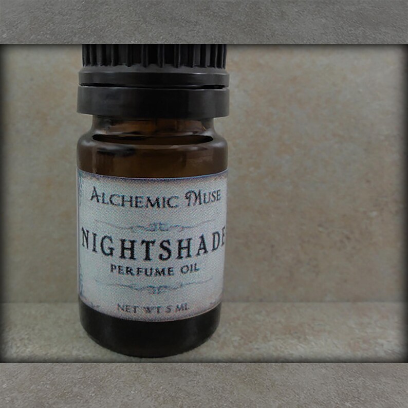 Nightshade - Perfume Oil - Bulgarian Lavender, Madagascar Vanilla, Chocolate - Halloween Collection bild 1