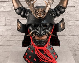 Elmo giapponese Oni Kabuto, maschera Samurai Menpo, armatura Bushido cornuta dettagliata, oggetto decorativo da collezione.
