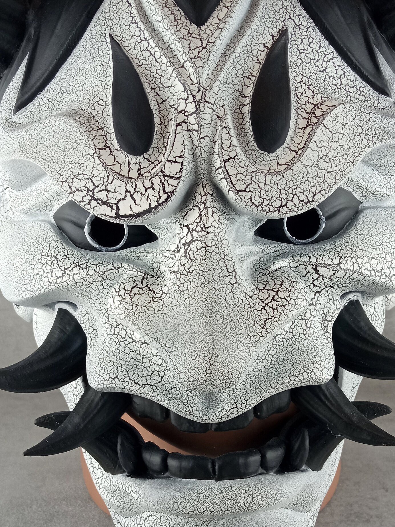 Black-white Mask With Cracks,traditional Japanese Hannya