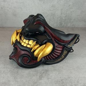 Masque de samouraï Hannya : masque oni kabuki noir, doré et rouge - Décoration murale à porter
