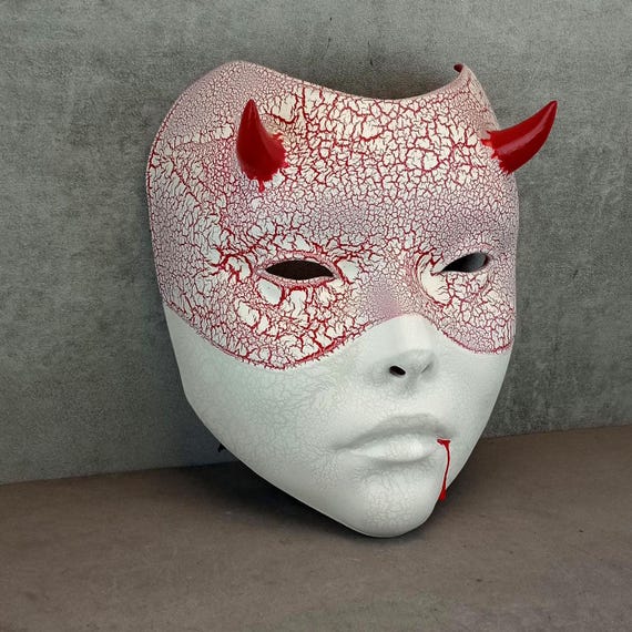 口から血が出る白い芸者マスク：角のある日本の魔女風マスク - Etsy 日本