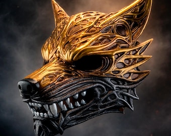 Maschera spirituale del lupo dorato, copricapo animale biomorfo, totem predatore dorato, arte indossabile