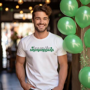 Koszulka z napisem „Here for Shenanigans St Patricks Day” | Koszulka z czterolistną koniczyną i napisem „Szczęście”