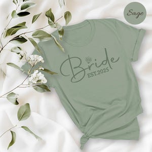 花嫁誕生2025年Tシャツ | ブライダルシャワーギフト、独身パーティーTシャツ、婚約シャツ、花嫁になるTシャツ、結婚