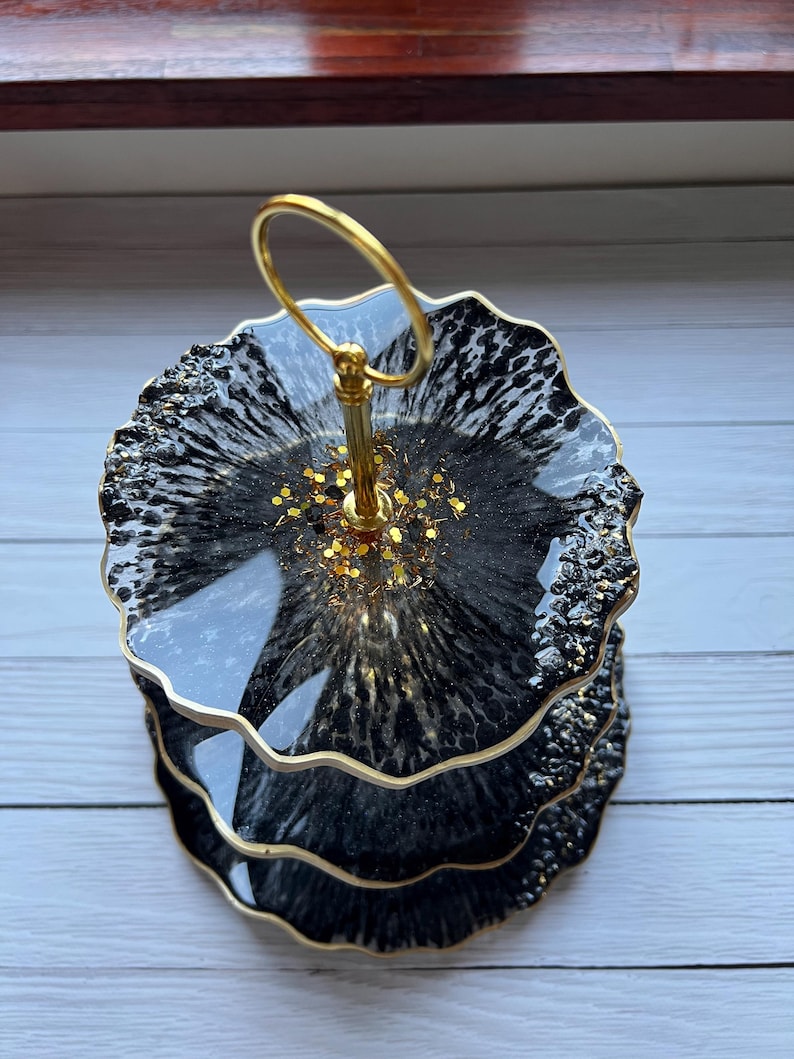 EpoxyWithLoveStore Resin Cake Stand