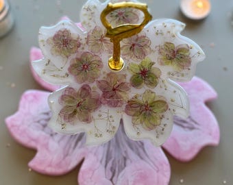 Zwei abgestufte Kuchenständer, Serviertablett aus Harz, gepresste Blume Dessertständer, abgestufte rosa Epoxy-Tablett, ästhetischer Schmuckhalter