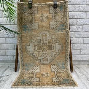 Kleiner oranger Teppich, 70 x 90, kleiner Küchenteppich, kleiner Oushak Teppich, Schuhvorleger, kleiner Vintage-Teppich, kleiner handgemachter Teppich, Wollteppich, 50 x 90 cm