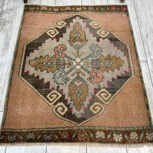 Square Doormat Rug 2x2, Brown Oushak Rug, Vintage Turkish Rug, Bath Mat Rug, Square Bath Mat Rug, 2x2 Mini Rug, Vintage Door Mat 2.1x2.5 ft
