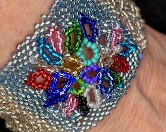 Peyote Beaded Bracelet: Multicolored Leaves