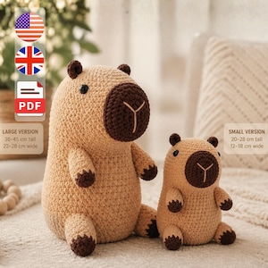 Peut inclure: Deux peluches capybara crochetées, marron clair et marron foncé. La plus grande mesure 38-45 cm de haut et 22-28 cm de large. La plus petite mesure 20-28 cm de haut et 12-18 cm de large. Le texte "PDF" est inclus.
