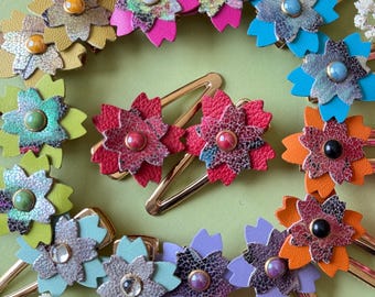 Grampos de cabelo em formato de flor feitos de couro legítimo, pacote duplo em cores brilhantes, grampos de cabelo feitos à mão em couro reciclado, acessórios de cabelo, ideia de presente