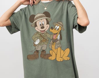 Retro Comfort Colors® Mickey Pluto Safari Leopard-Shirt, Animal Kingdom Leopard Besties T-Shirt, Lets Get Wild BTW Passendes Familienausflug 2026 T-Shirt