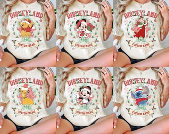 Camiseta navideña retro personalizada de todos los personajes de Disneyland, suéter navideño de Disney, regalos familiares de Mickey's Very Merry Christmas 2025