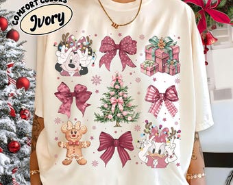 Retro Coquette Bows Minnie & Daisy Pink Christmas Shirt, Disney Xmas 2025 Shirt, Mickey's Very Merry Christmas Family Matching 2025 Trip Tee