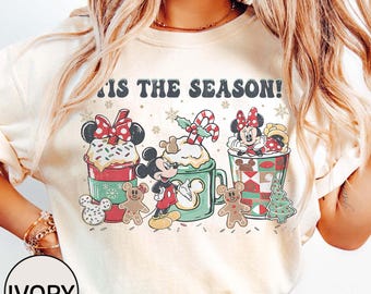 Camiseta "Es la temporada" de Disney, camiseta "Mickey Minnie Mouse Christmas Spice", camiseta "Muy Feliz Navidad 2025" de Disney Mickey