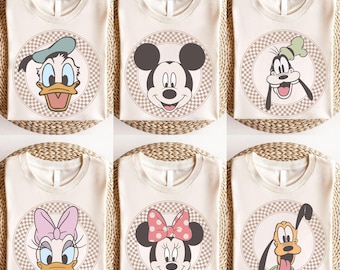 Vintage Disney Micky und Freunde Charaktere Shirt, Disney Urlaub Familie Shirt, passende Gruppe Disney Reise Shirt, Schachbrett Style Shirt