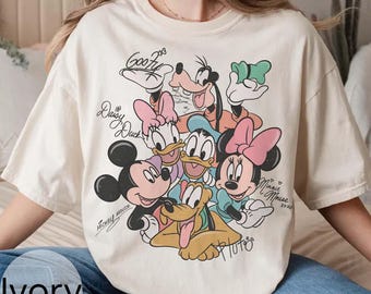 Koszulka Vintage Mickey and Friends Signature Comfort Colors, koszulka z postaciami Disneya, koszulka z głową myszy Disneya, prezent Retro Mickey & Co, magiczna koszulka