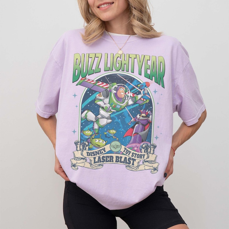 Peut inclure: Ensemble de trois tasses en c&eacute;ramique avec une finition mate et mouchet&eacute;e. Les tasses sont de couleur cr&egrave;me, marron clair et marron fonc&eacute;. Chaque tasse a un design simple et minimaliste.