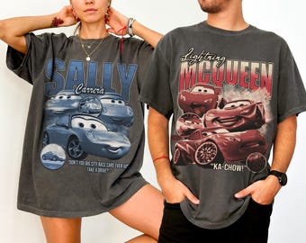 Retro Cars Matching Comfort Farben Shirt, Lightning McQueen und Sally Paar Shirt, McQueen Shirt, Disney Paar Shirt, Heizkörper Federn T-Shirt