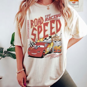 Retro Disney The Racing Road Geschwindigkeit Shirt, Vintage Lightning McQueen Shirt, Cars Film Disney Shirt, Disney Familien Reise Shirt, Cars Film T-Shirt
