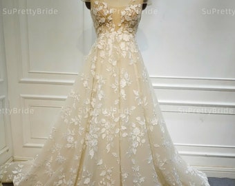 Gorgeous 3D floral A-line wedding dress. Sexy open back wedding dress. Custom wedding dress according to the bride's measurements.