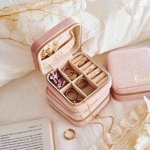 Portagioielli personalizzato • Bomboniere per matrimonio • Portagioielli in velluto personalizzato • Regali per damigelle d'onore • Regalo per lei • Regalo per la festa della mamma per la mamma
