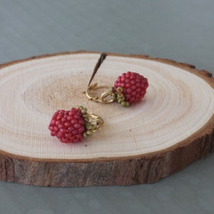 Beaded  earrings, bead earrings, seed bead earrings, raspberry earrings, beaded earrings, berry earrings, hand woven earrings, beaded berry