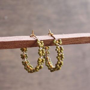 woven seed bead hoops, flower hoops, 90&#39;s style jewelry, beaded flower hoop earrings, flower hoops, trending earrings, hoop earrings, flower