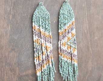 Pärlörhängen med fransar, pärlörhängen, seed bead örhängen, dingelörhängen, långa pärlörhängen, tofsörhängen, fransörhängen, boho