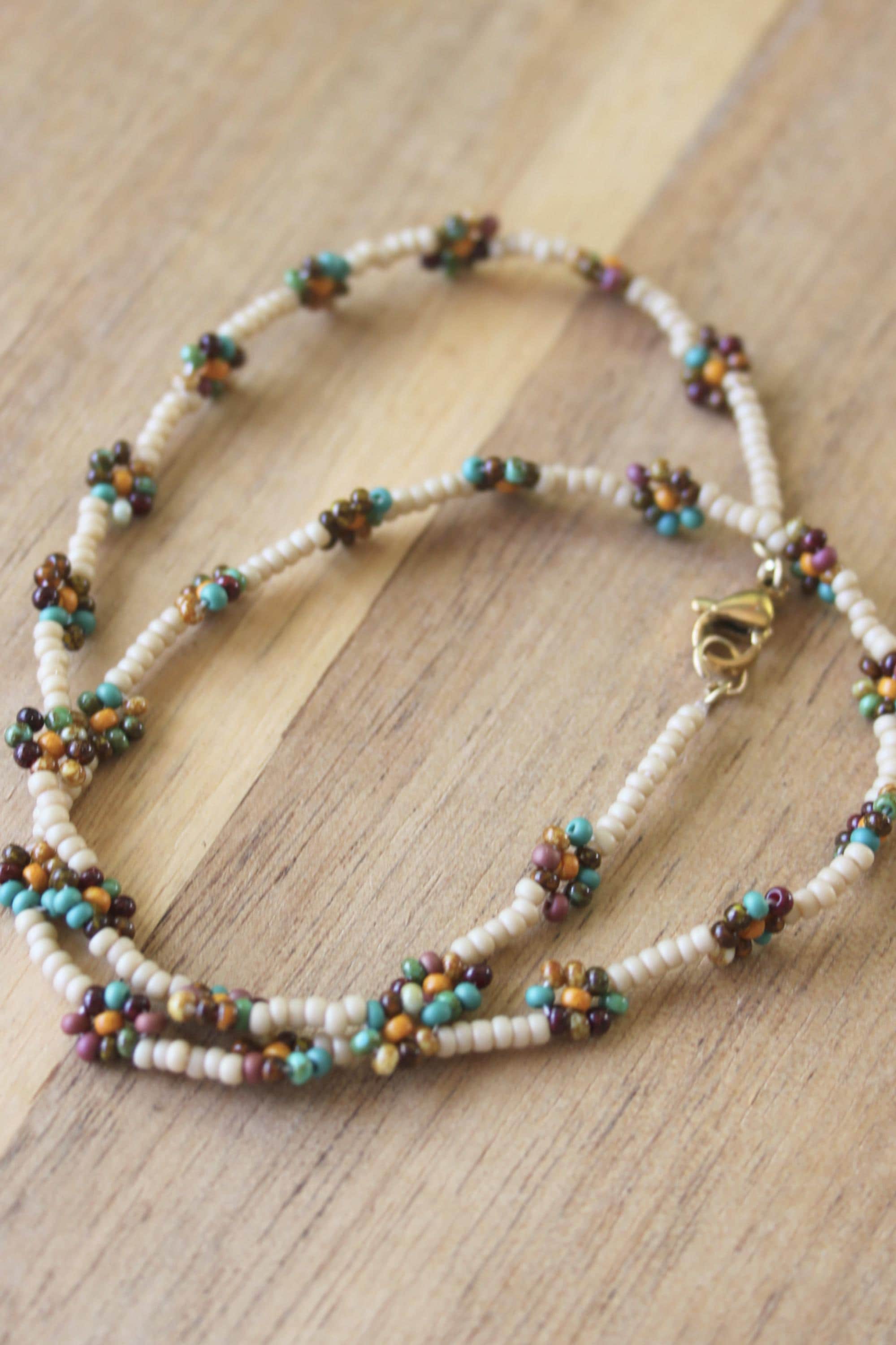 Beaded necklace, daisy chain necklace, beaded flower necklace, 90s jewelry, y2k jewelry, teen girl jewelry, seed bead necklace, trending