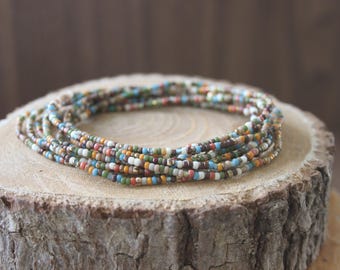 Imbracatura per mano con anello da dito, braccialetto con nappa e catena Boho da donna