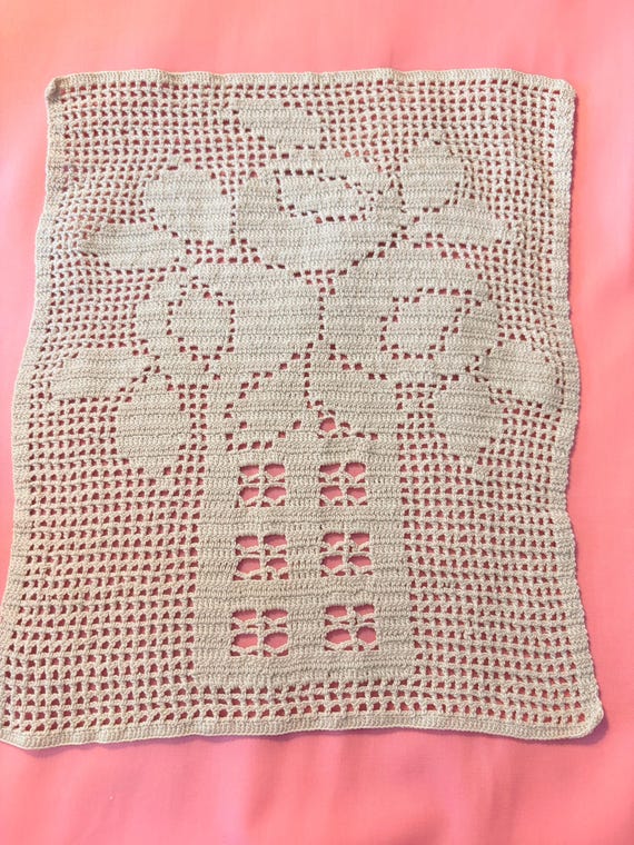 VINTAGE CROCHET Roses DOILY Square