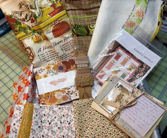 BOX VINTAGE PRAIRIE Full of Vintage Linens, Calendar Towel, Vintage Apron, Fat Quarters, Pattern, Trims and more