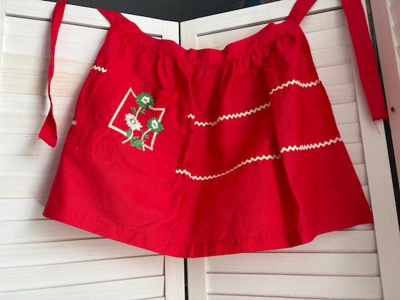 VINTAGE RED Embroidered Floral Half APRON