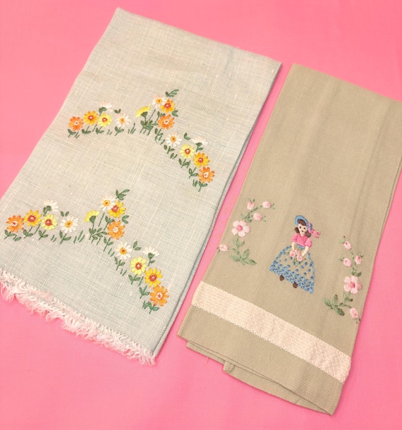 VINTAGE Set EMBROIDERED LINEN Towels Finger Tip Spring Green Lady and Flowers