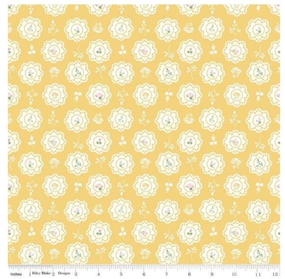 FABRIC SUMMER SKIES Doiles on Yellow Riley Blake