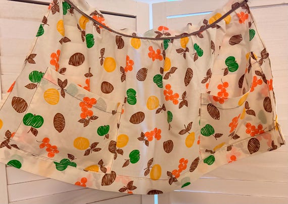 VINTAGE APRON FRUIT 1960s Apron with Pockets Plus Size