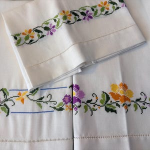 VINTAGE Set of 3 LINEN TOWELS Easter Floral Crossstitch image 1
