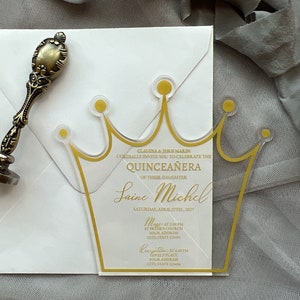 Invitaciones de quinceañera acrílica, invitaciones de oro oscuro, estilo encantador de Crowm, tarjeta de boda personalizada con sobre dulce invitación 16