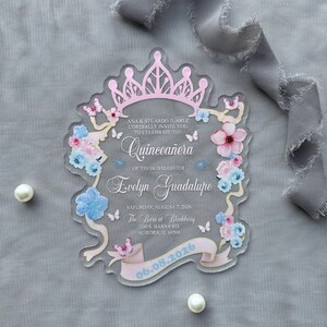 Convite de acrílico blush princesa coroa quince, festa de quinceañera princesa rosa, convite para festa de conto de fadas de 16 anos com envelope blush
