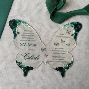 Invitación de quinceañera con mariposa verde esmeralda acrílica, invitación para dulces dieciséis, invitación personalizada, invitación de mariposa con temática de bosque Mis Quince