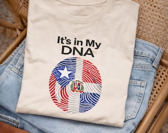 Es ist in meinem DNA-Shirt, dem T-Shirt der puertoricanischen Dominikanischen Flagge, dem puertoricanischen Dominikaner-Stolz-T-Shirt, dem Unisex Kulturerbe-Grafik-Shirt