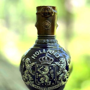 Vintage Dutch 388W Holland je maintiendrai-Gorgeous Blue Tan Coat of Arm pitcher vase whiskey medieval vintage bottle pottery whimy boho jug