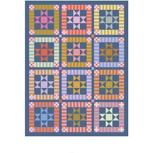 Może przedstawiać: Kolorowa kołdra z powtarzającym się wzorem gwiazdy, z kwadratami w odcieniach różu, pomarańczy, błękitu i złota. Kołdra ma niebieską obwódkę i tekst "stellar stripe". Rozmiary: mini (107cm x 107cm), midi (159cm x 208cm) i maxi (206cm x 255cm).